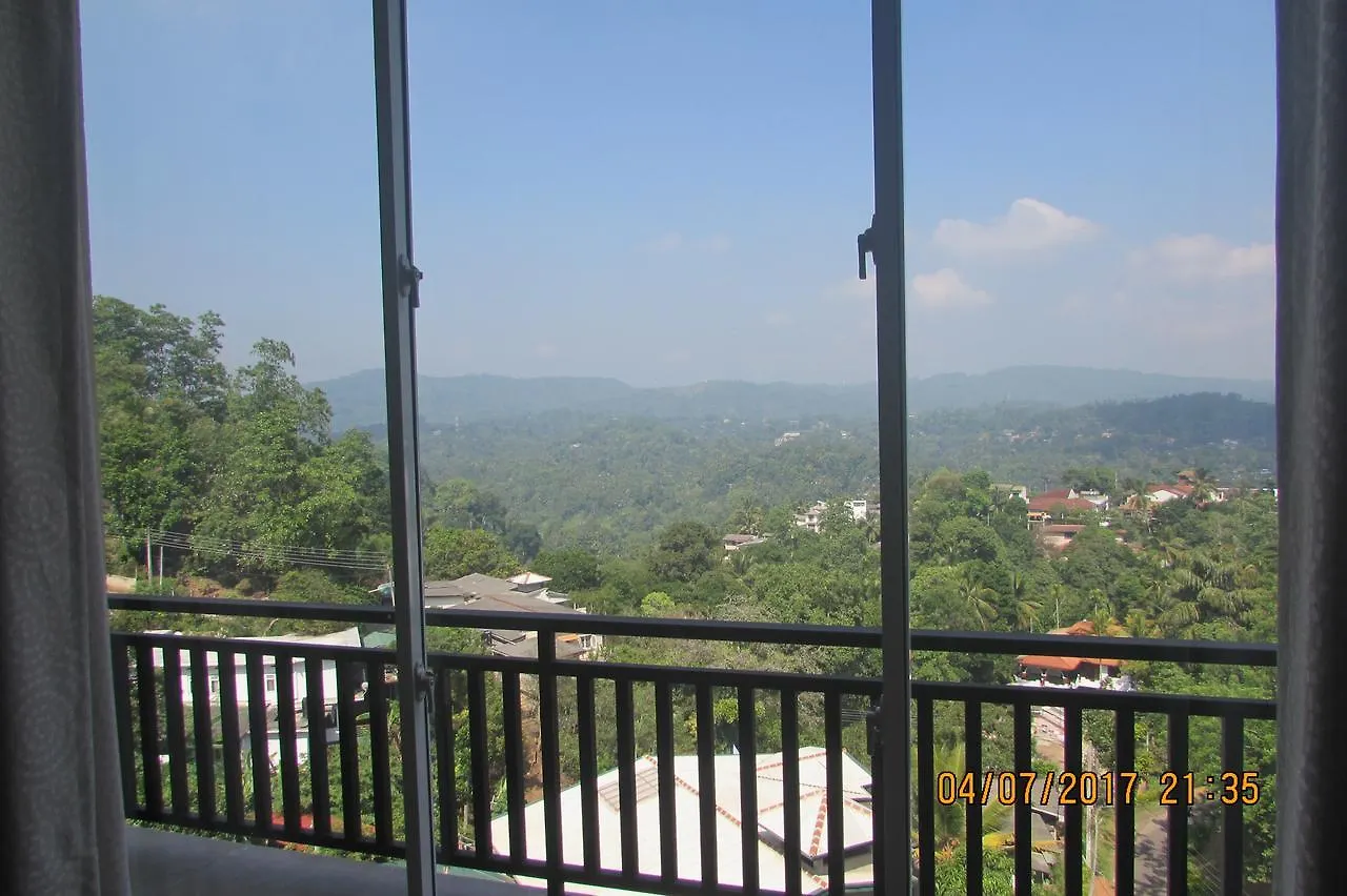 Red Chillies Tourist Inn Kandy